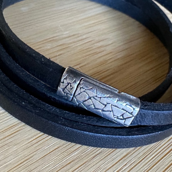 Black Leather Wrap Bracelet w/ Magnetic Clasp - Picture 4 of 9